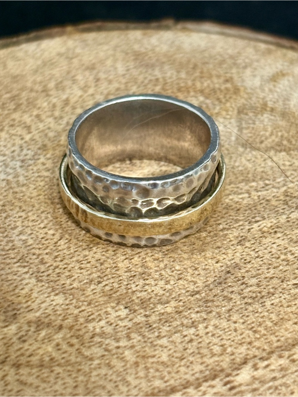 R1476 Silpada Spinner Ring 8.5 Hammered Sterling Silver 14K GP - Picture 3 of 7